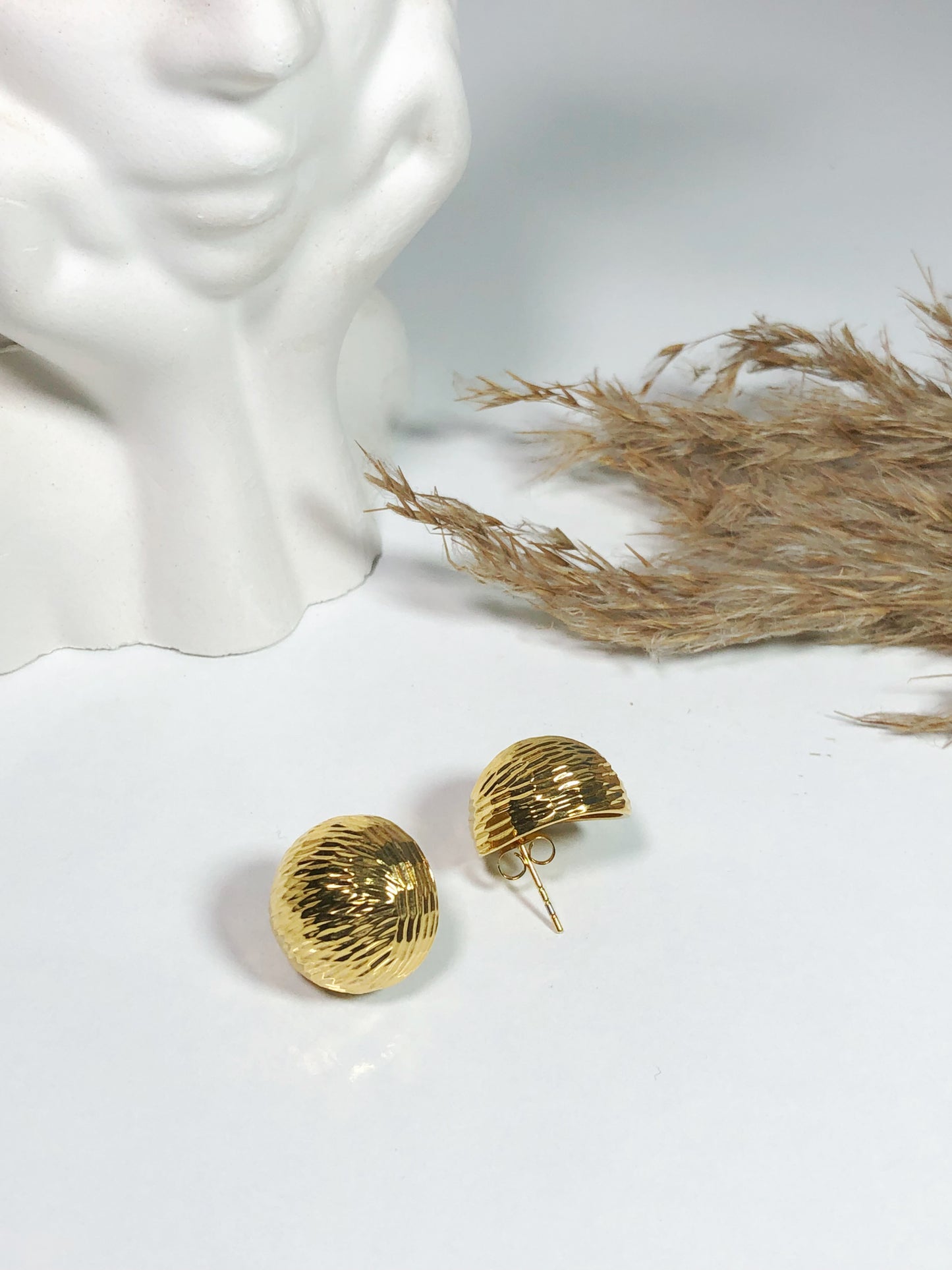 BELLA STUDS