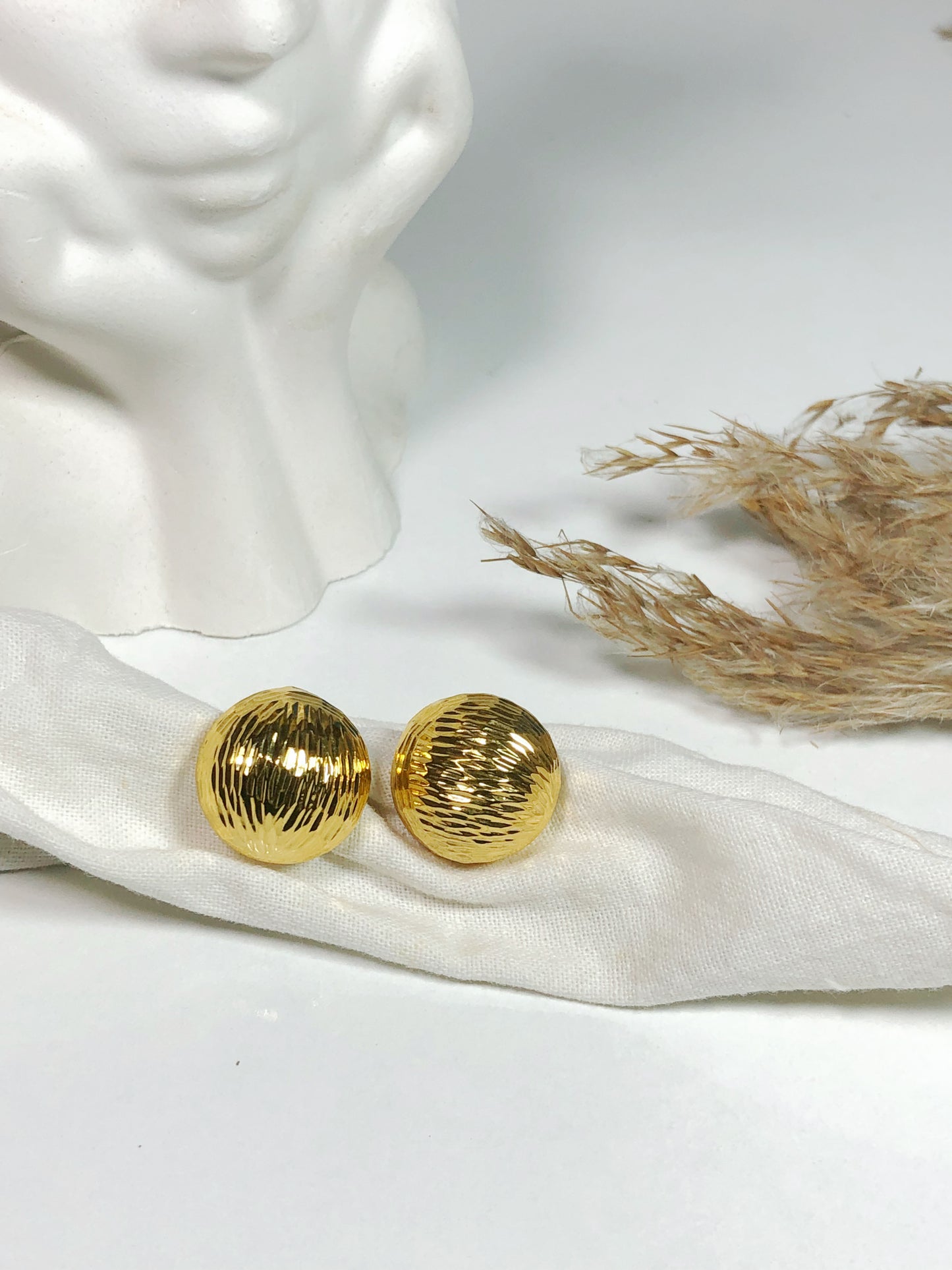 BELLA STUDS