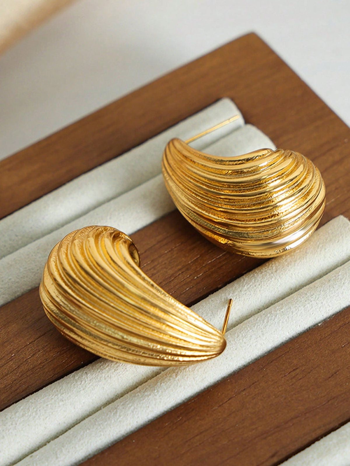 TEXTURED DROP EARRINGS