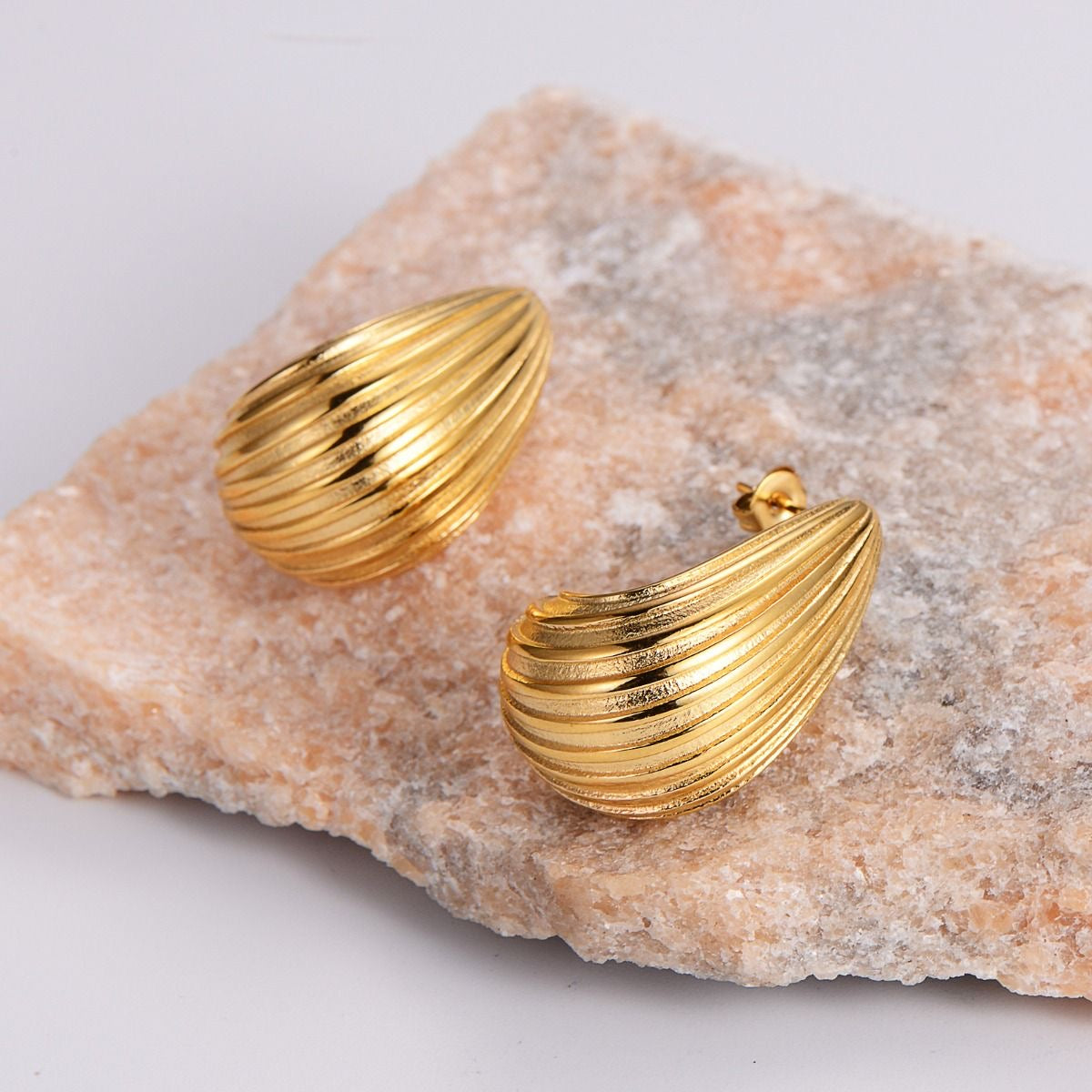 TEXTURED DROP EARRINGS