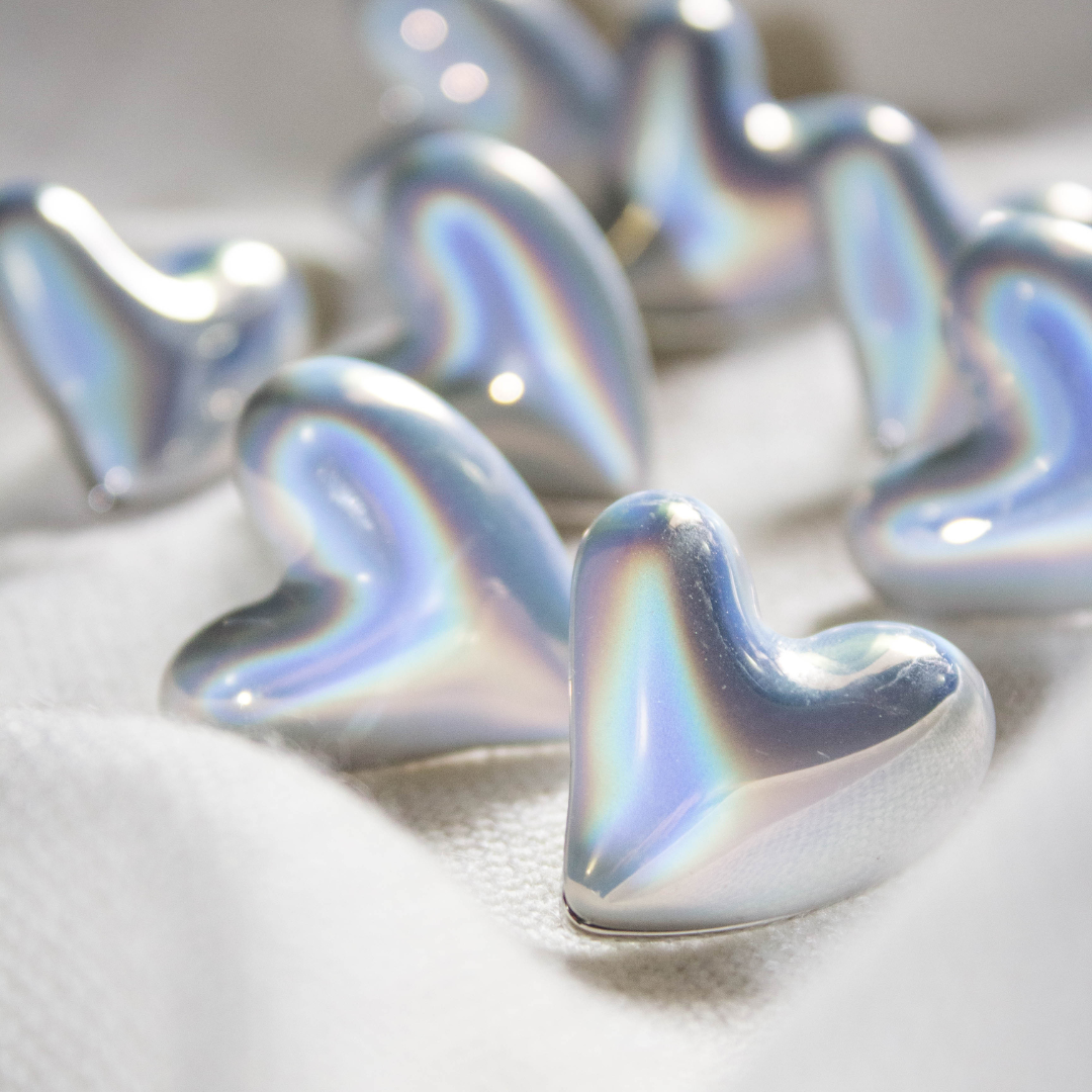 HOLOGRAPHIC HEART STUDS