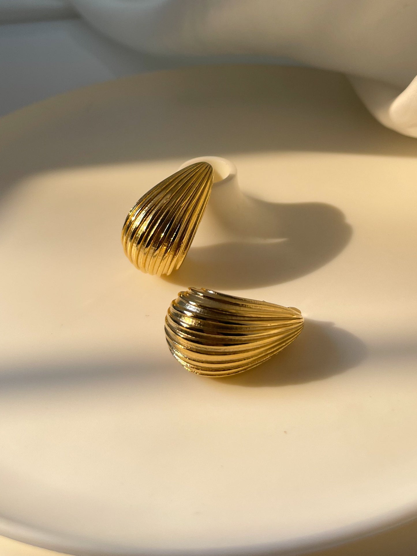 TEXTURED DROP EARRINGS